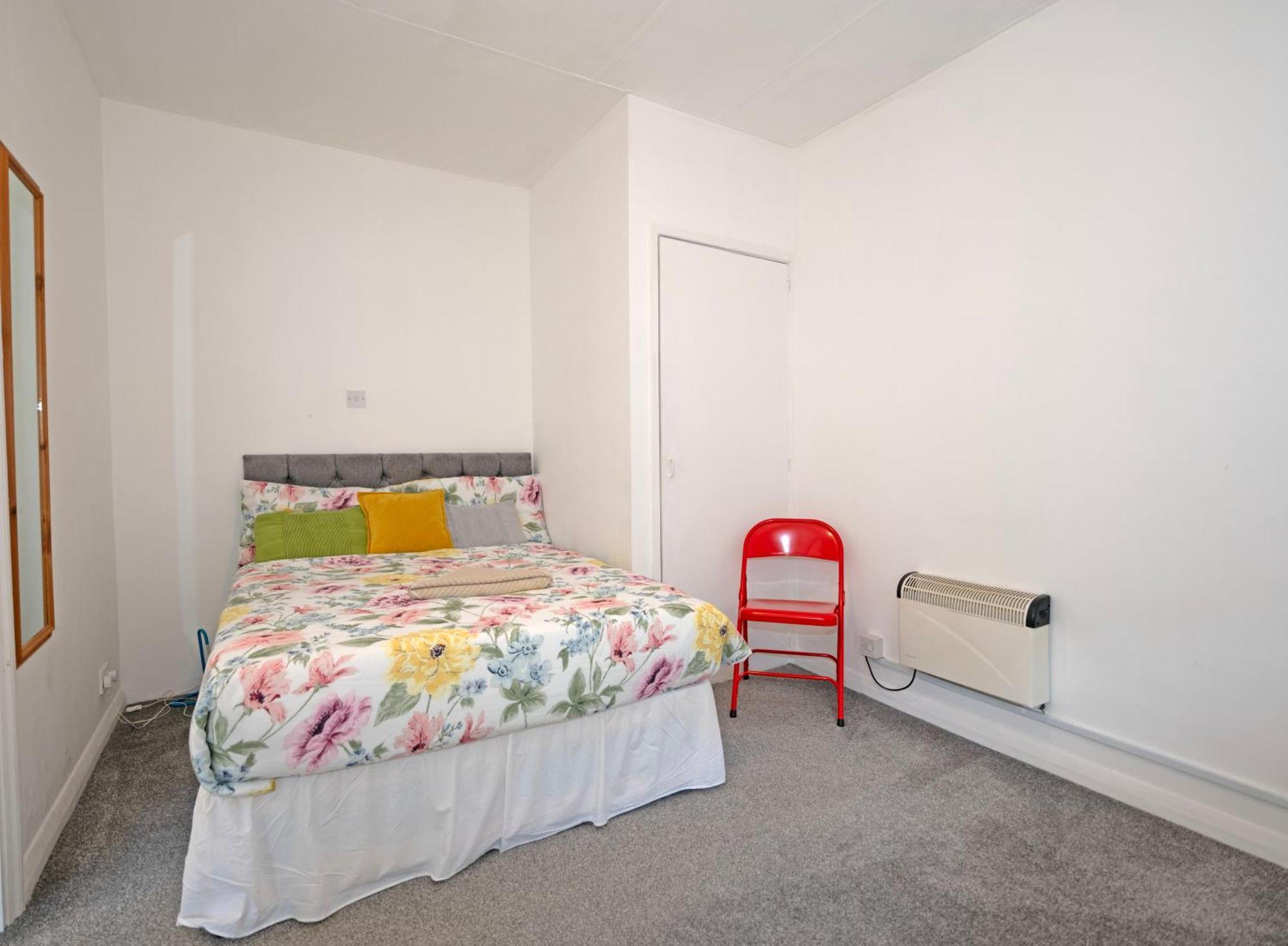 Flat In Clapham Budget Friendly Stay London Eksteriør billede