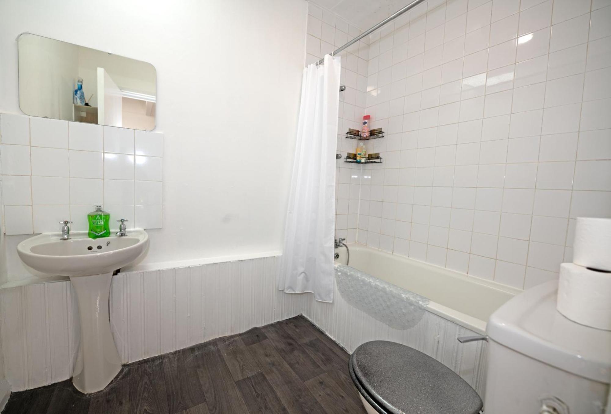 Flat In Clapham Budget Friendly Stay London Eksteriør billede